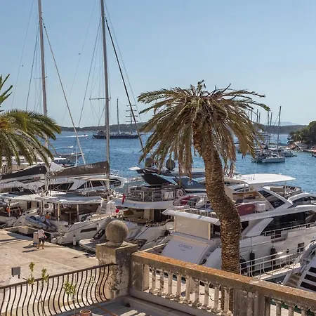 Couple's Getaway In The Center Of Hvar W/sea View Gasthuis 4*