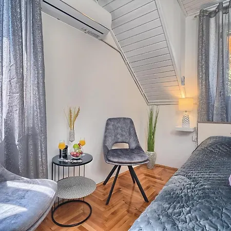 Couple's Getaway In The Center Of Hvar W/sea View Guest house